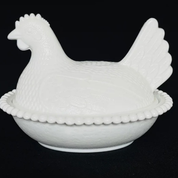 Hen on Nest Milk Glass - Picture 2 of 6